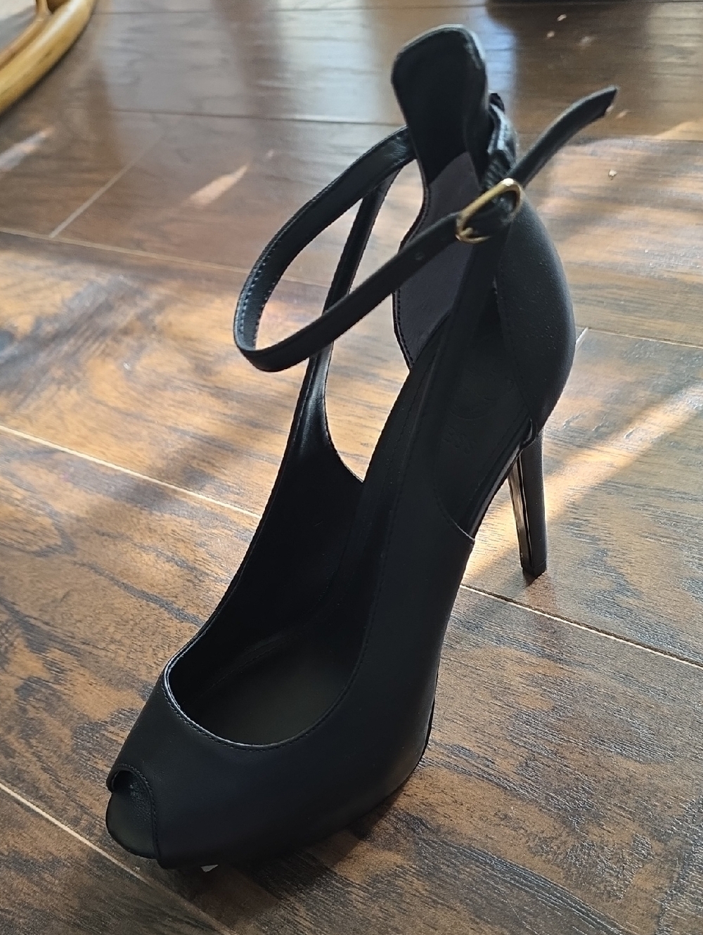 GUESS Women's Holie Platform